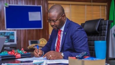 Sunday Dare donates ₦50000 to Oyo schoolchildren